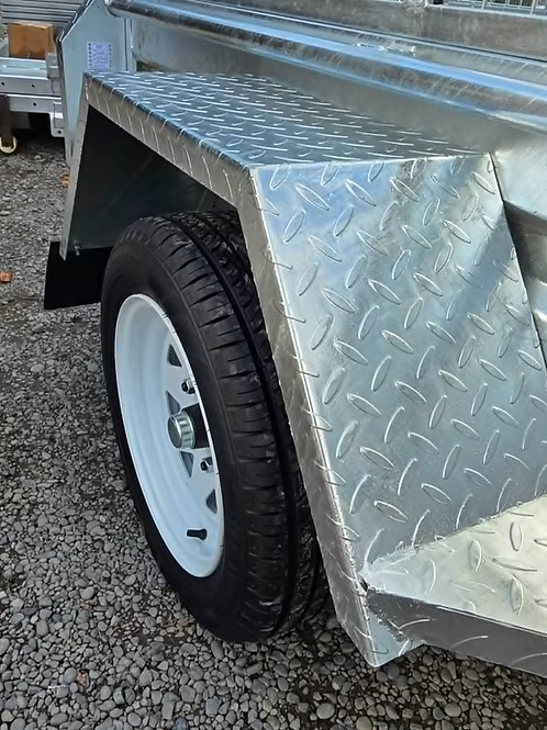 8x5 Trailer + 600mm Cage
