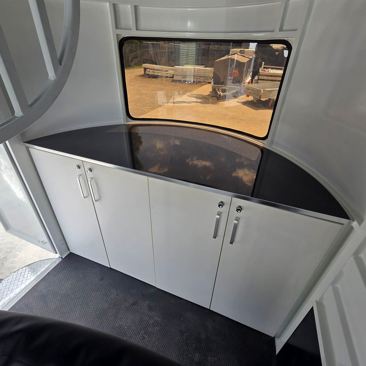 Delux Tandem Horse Float With Bench & Storage