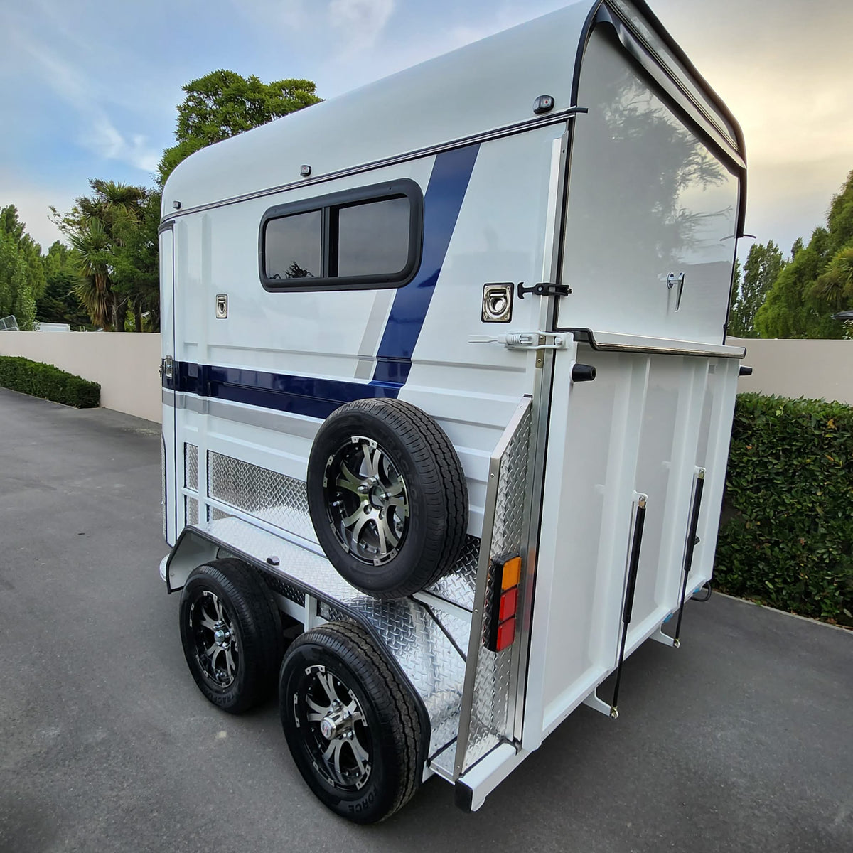 Tandem Horse Float – 1600kg Load Capacity
