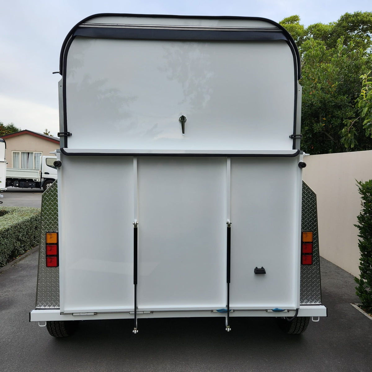 Tandem Horse Float – 1600kg Load Capacity