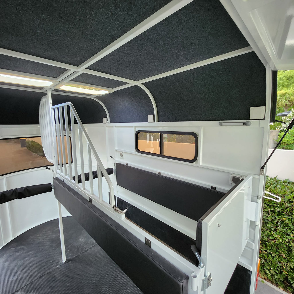 Tandem Horse Float – 1600kg Load Capacity