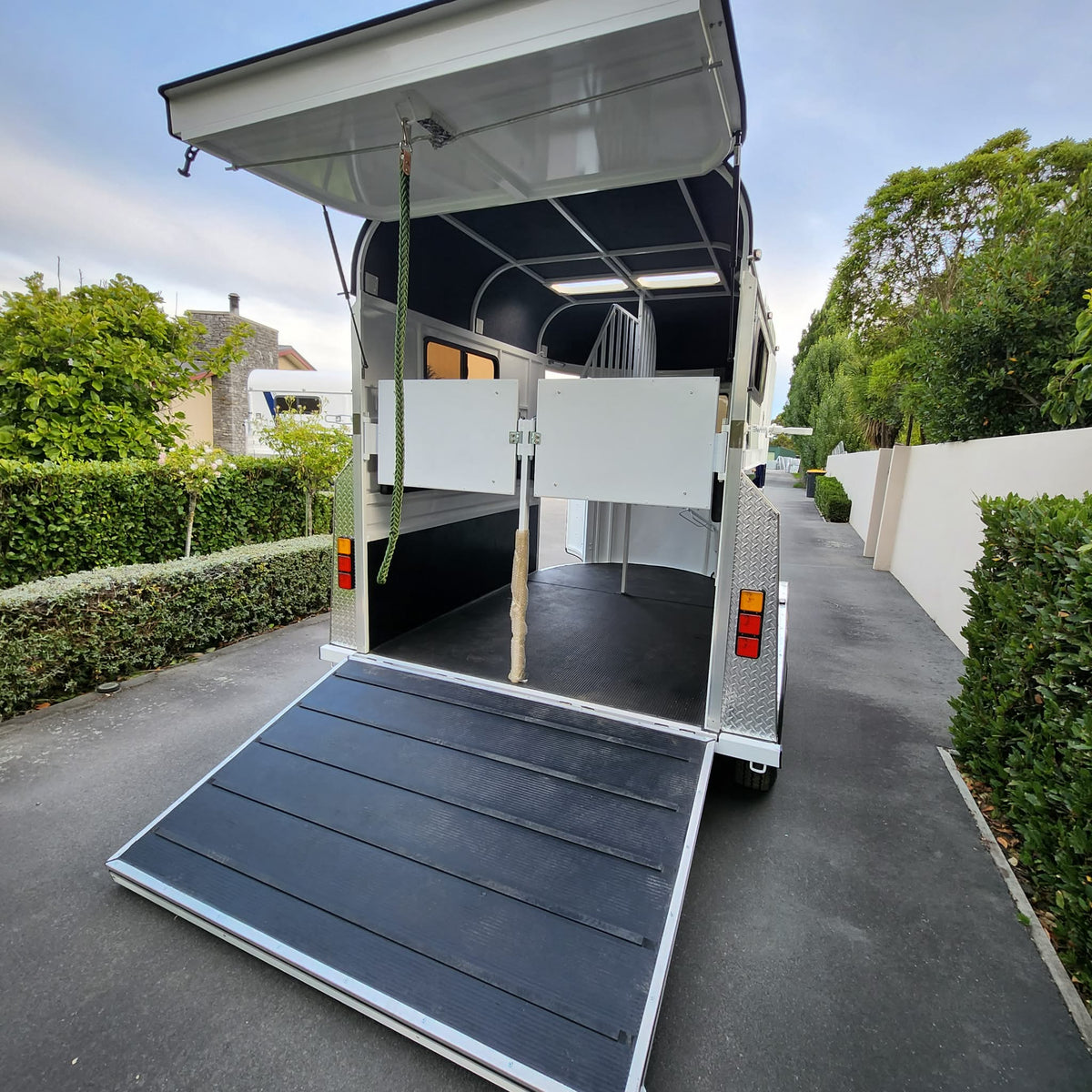Tandem Horse Float – 1600kg Load Capacity