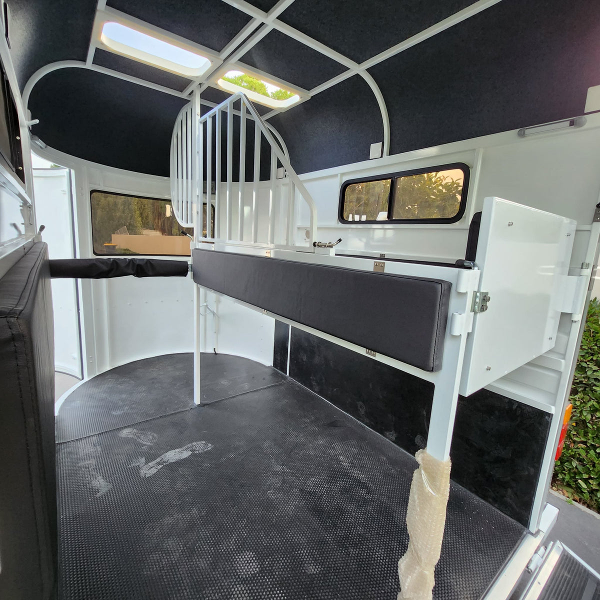 Tandem Horse Float – 1600kg Load Capacity
