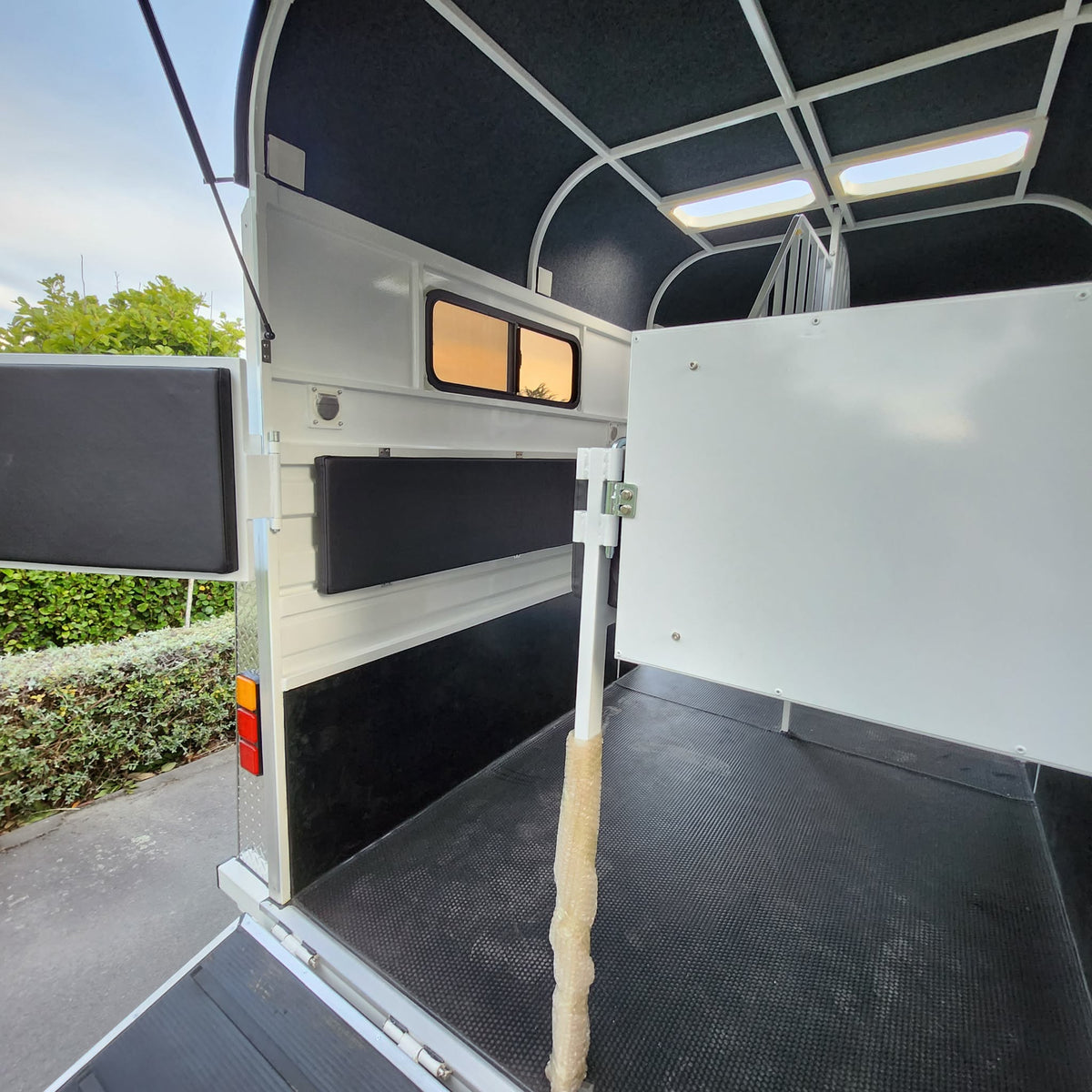 Tandem Horse Float – 1600kg Load Capacity