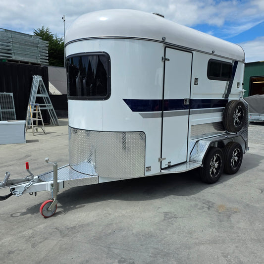 Delux Tandem Horse Float With Bench & Storage